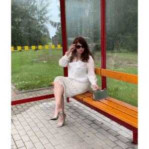 Megztas ilgas sijonas ir marškiniai