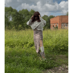 Megztas sijonas ir marškiniai