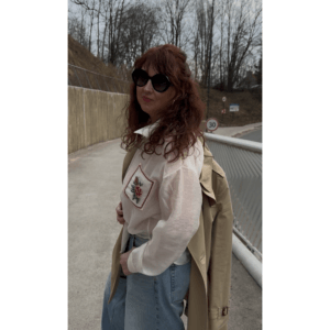 Laisvai krentanti lengva palaidinė